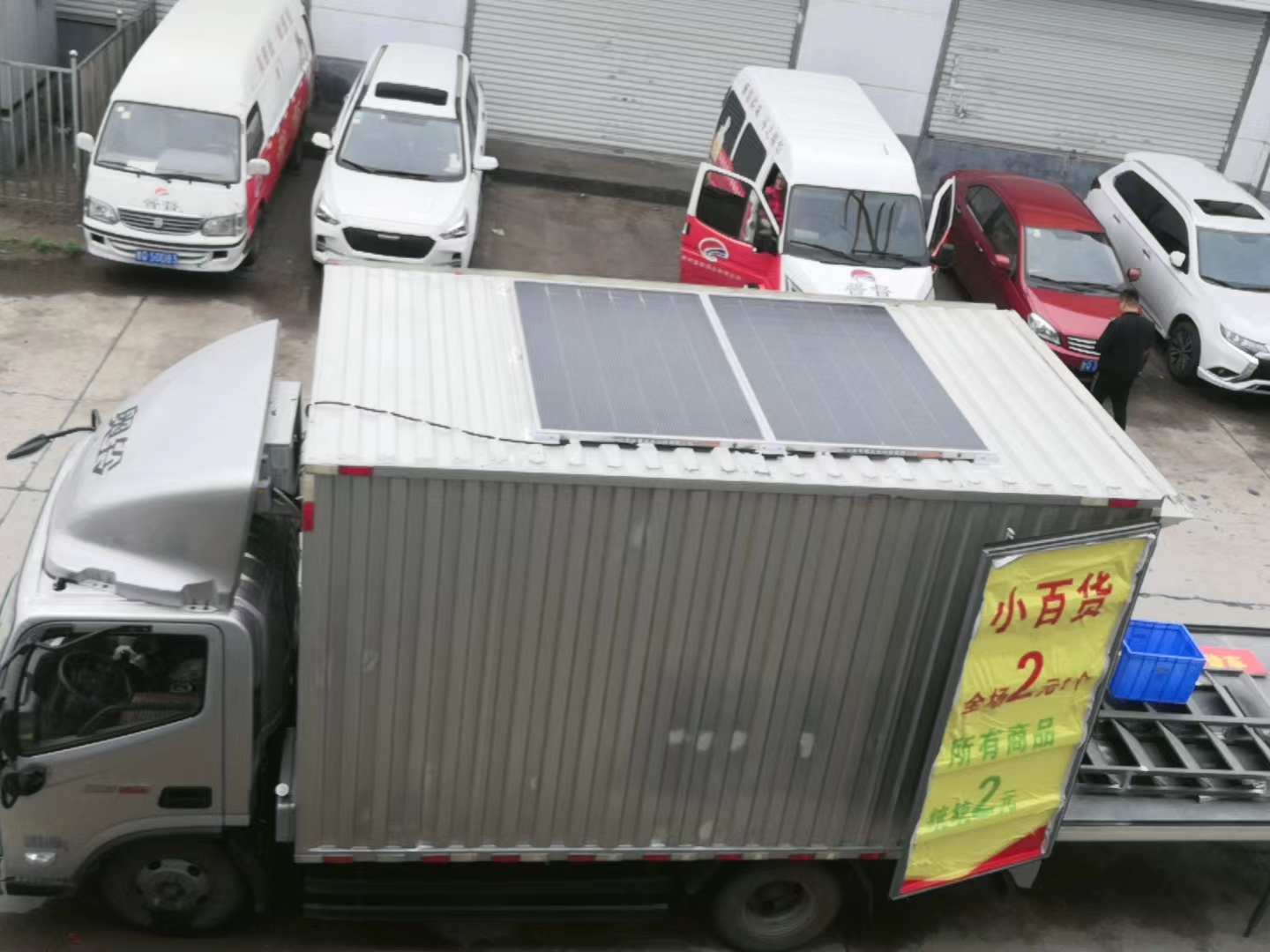 厢货车安装太阳能 用于售卖商品日常照明用电